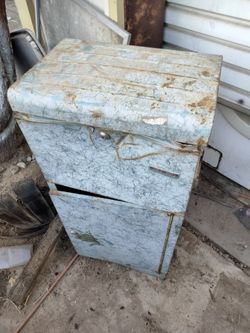 Sears And ROEBUCK TOOL BOX