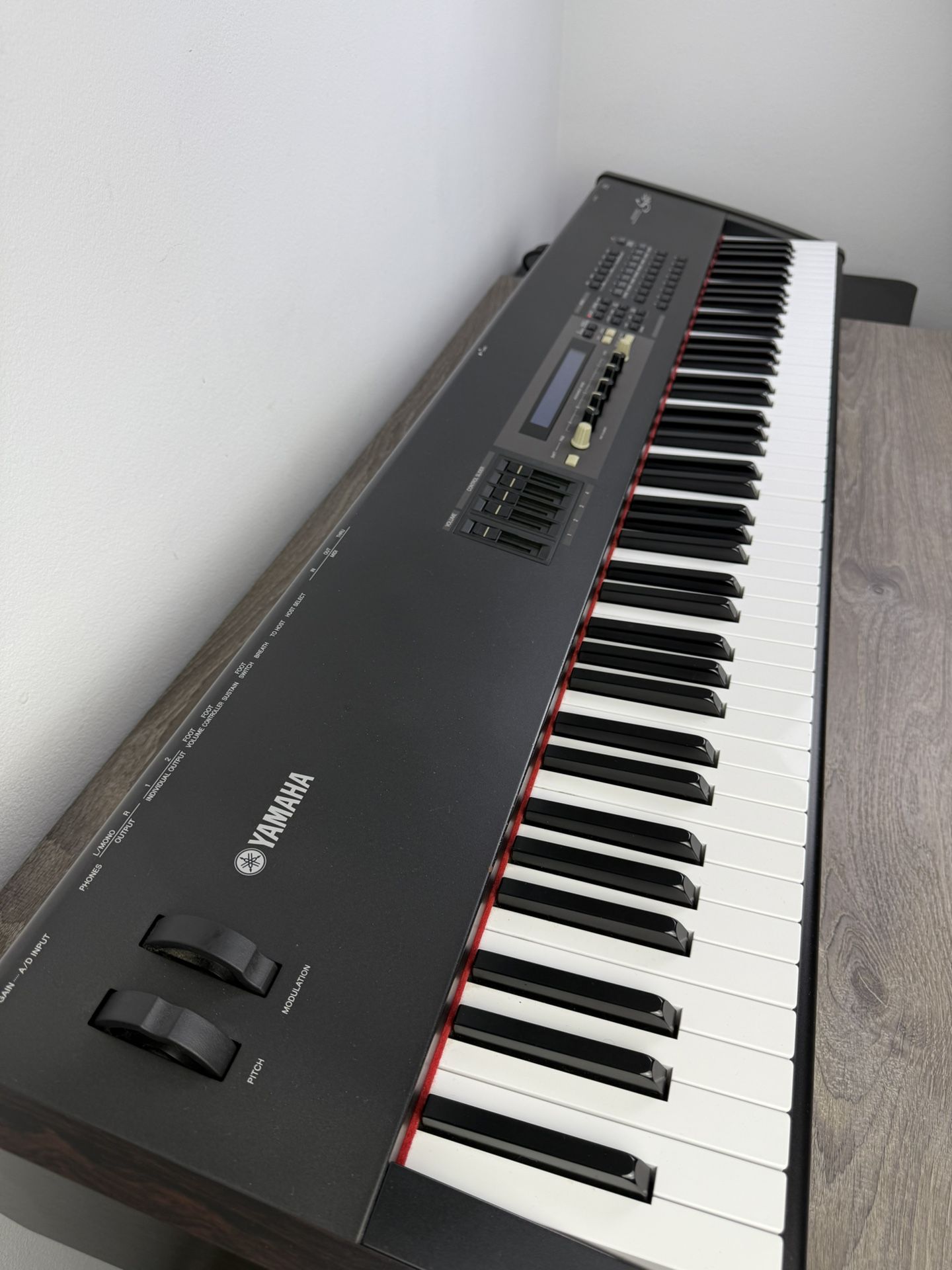 Yamaha S80 88-Key Synthesizer Keyboard β Great Condition!