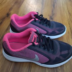 Nike Revolution 3