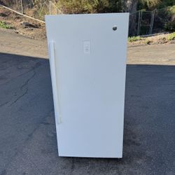 14.1 Cubics Standing Upright Freezer Great For Garage (free local delivery)