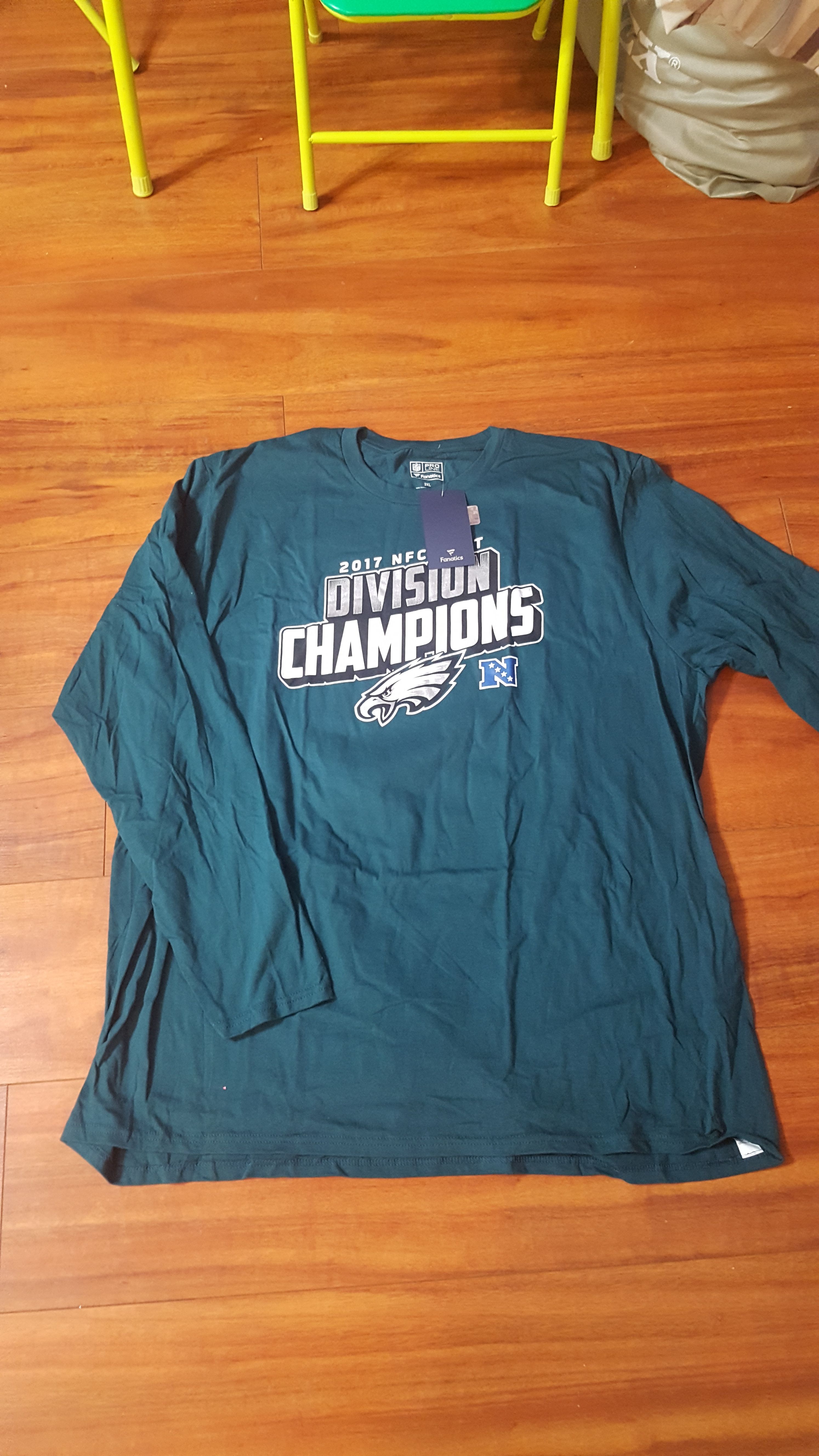 2xl eagles shirt