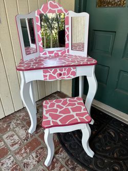 Girls vanity