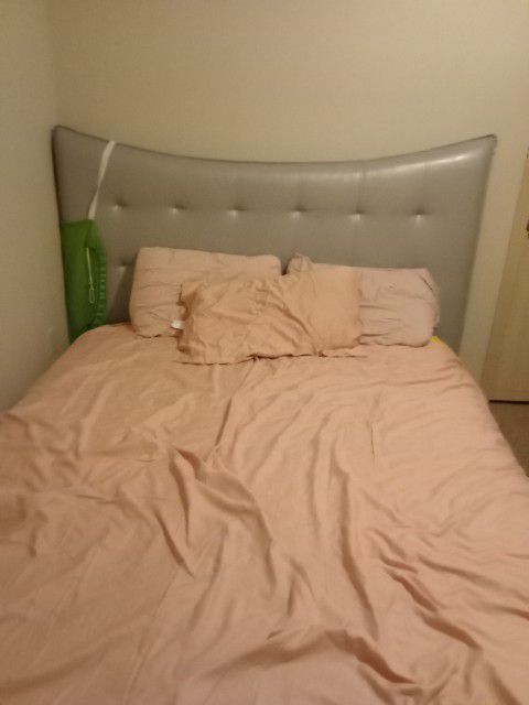 Full Sized Bed 