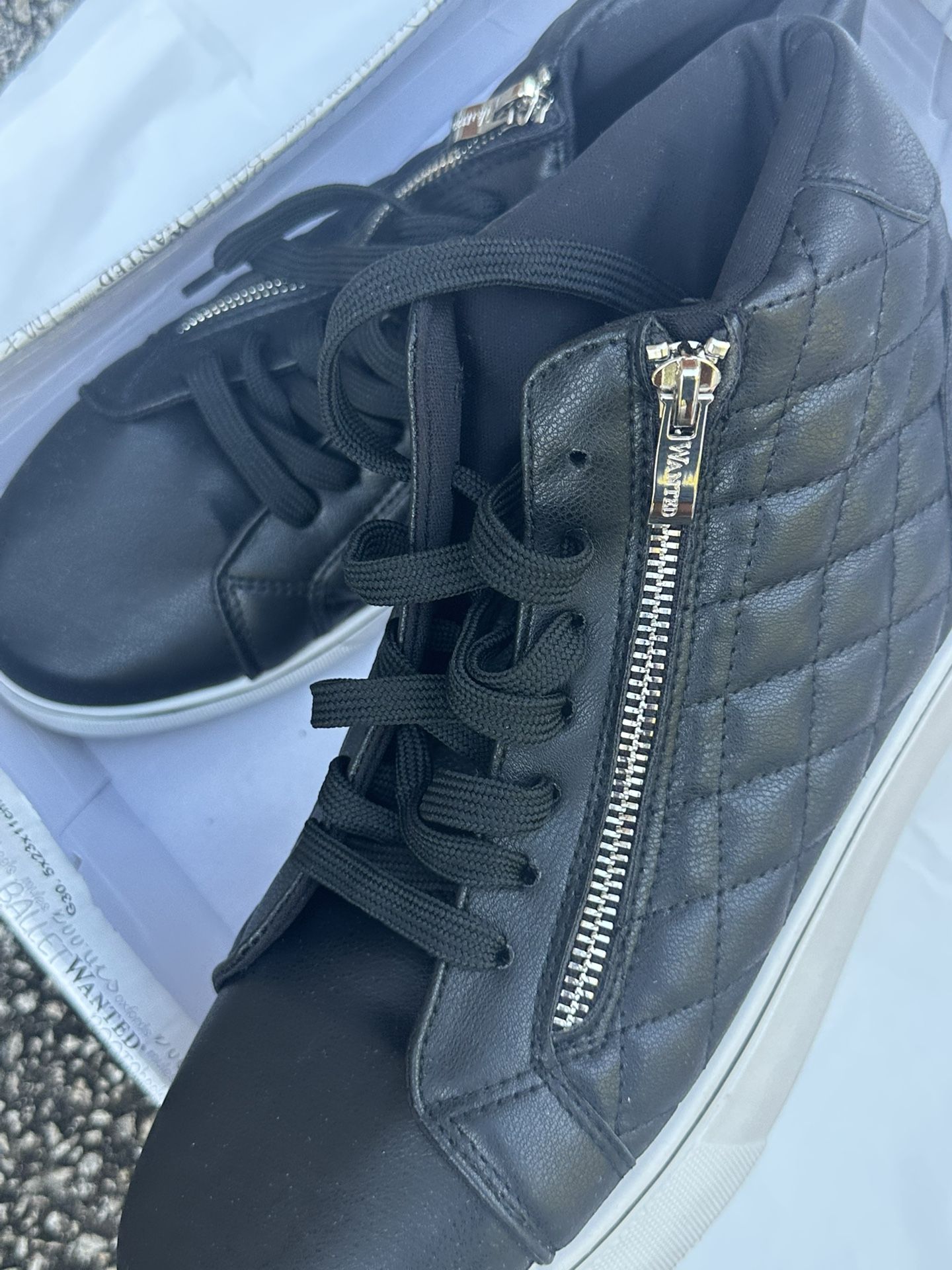 Women Sneakers Brand New Size 10