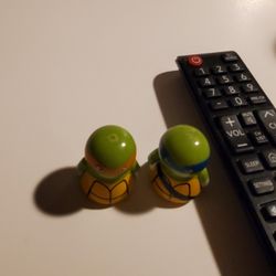 Two Cute Small Teenage Mutant Ninja Turtle Finger Puppet 