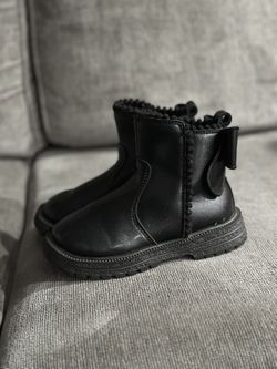 Size 11 Girl Black Boots With Bows