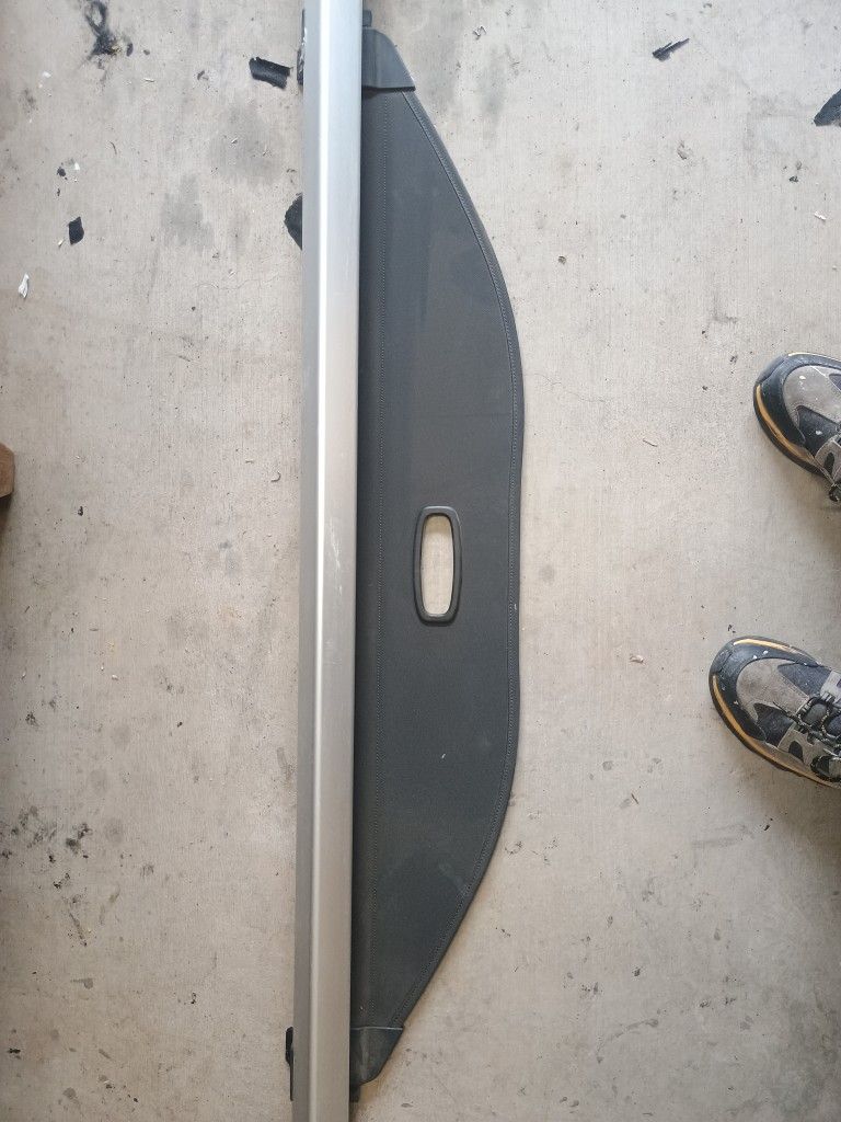 Retractable Cargo Shade