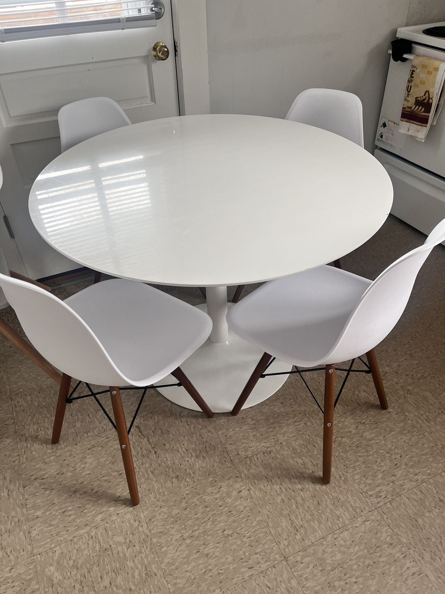 Table & 4 Chairs 