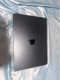 M2 MacBook Air (16 GB RAM/256 GB Storage)
