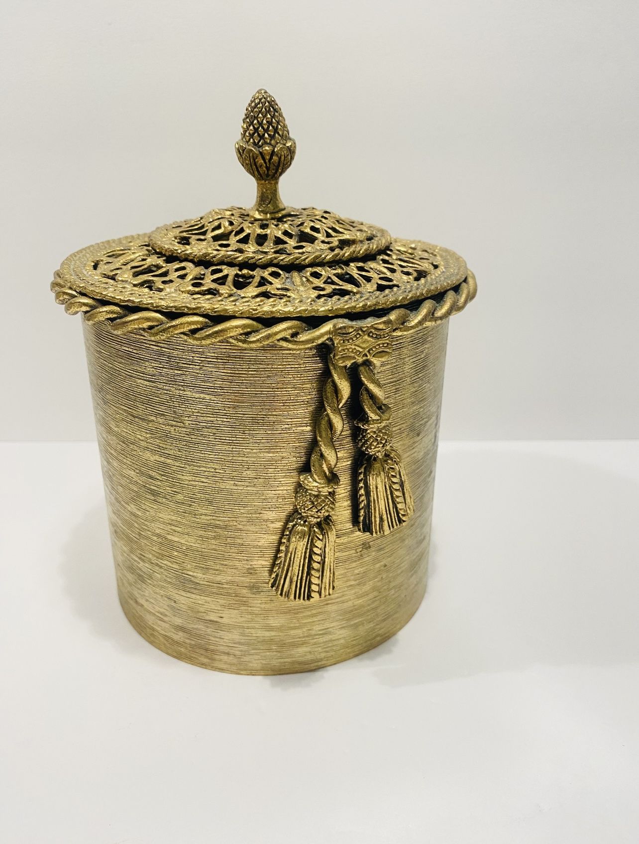 Vintage Gold Tissue Cover Twist Rope Gilded Style Build Toilet Roll Holder , Hollywood Regency Style