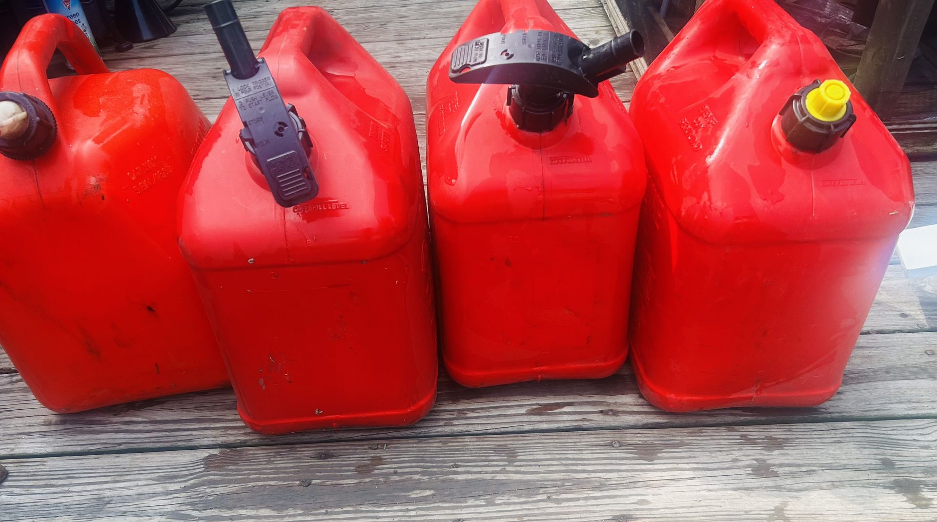 Gasoline Cans Plastic In Great Shape 5 Gallon Containers No Damage Bundle