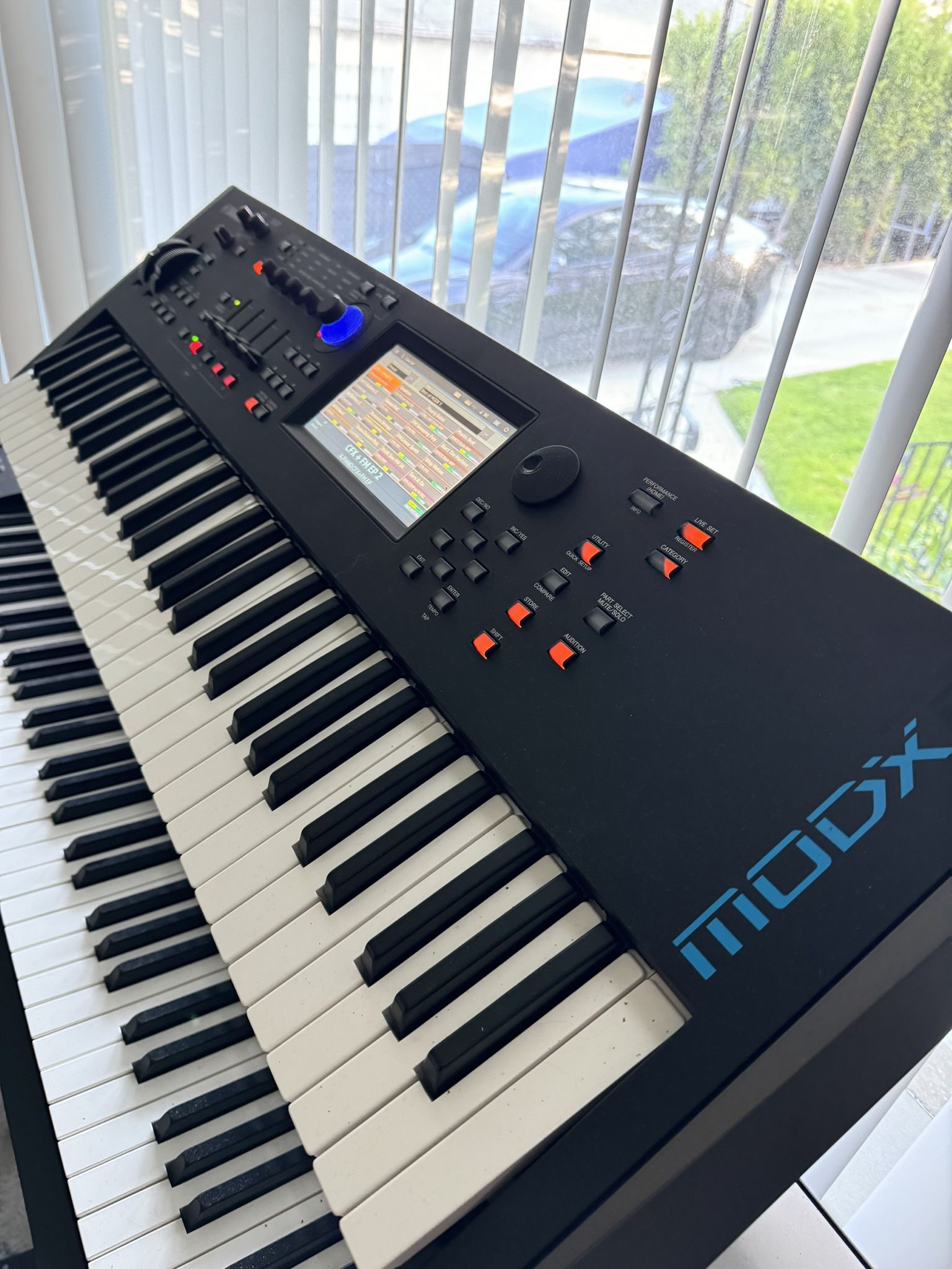 Yamaha MODX6 Synthesizer 61 Key