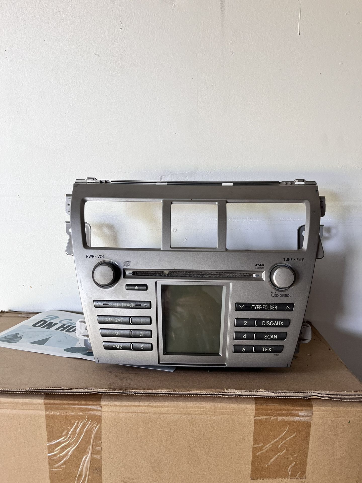 Toyota Yaris 2009-2012 Radio Receiver with CD player
