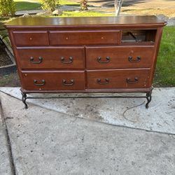 Dresser 