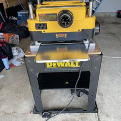 DeWalt 13 Inch Planer with Mobile Stand