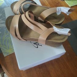 Tali Sandal Sz  8.5 Faux Leather Tan