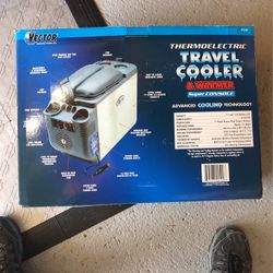 Portable 12 V electric cooler and warmer console 