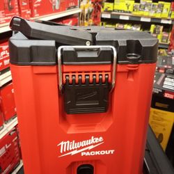 MILWAUKEE PACKAOUT COMPACT TOOL BOX 