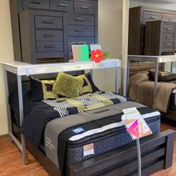 Brinxton online bedroom set