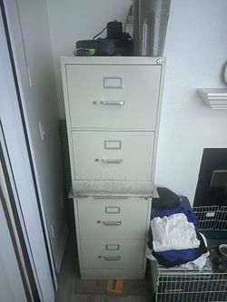 HON File Cabinet with keys