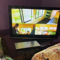Big Color TV .  Very Good Picture   “Samsung”