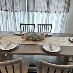 Dining Room Table & Chairs