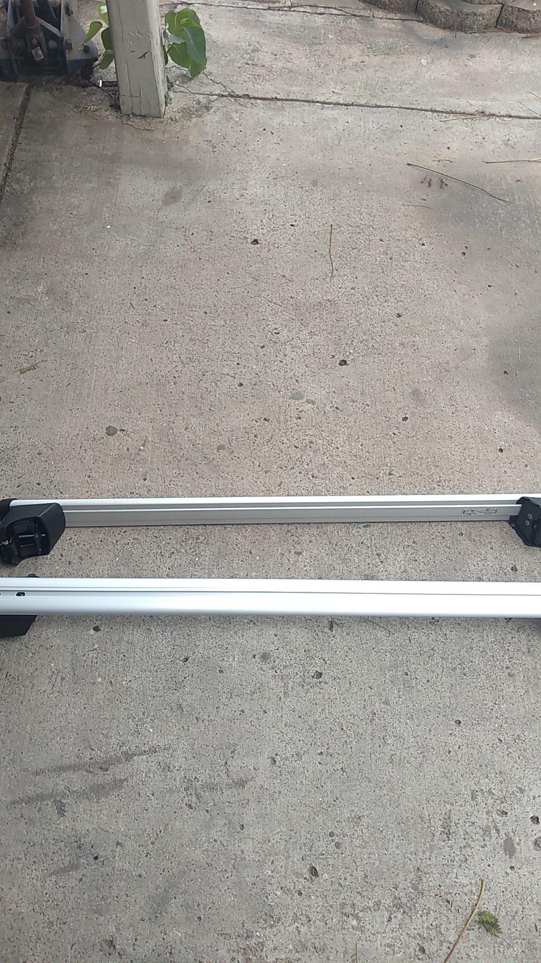 Audi Q5 and Q3 Roof Cross Bars. 13-17 year models