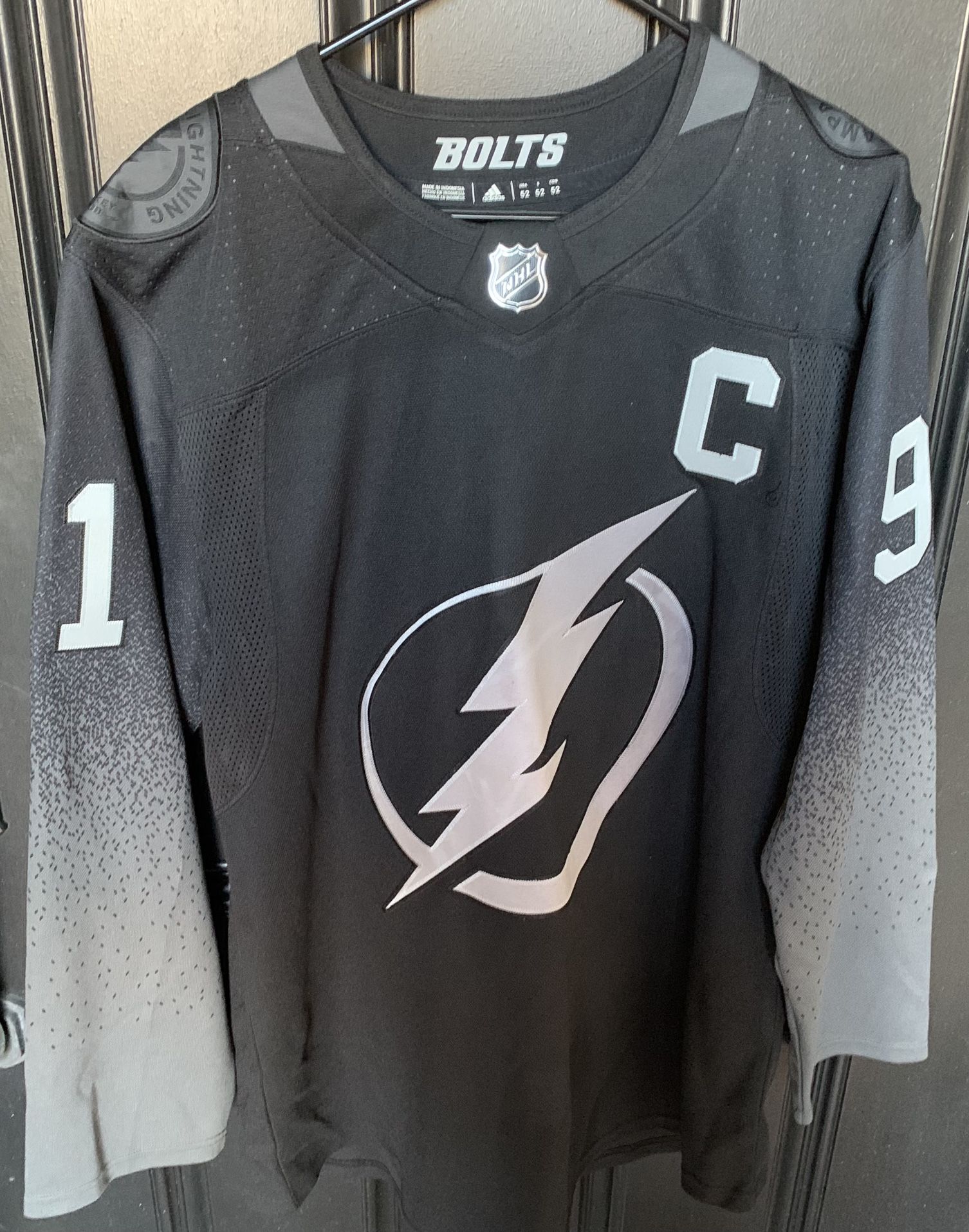 Tampa Bay Lightning Adidas NHL Black Out Jersey 91 Stamkos