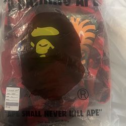 Hoodie Bape Size L Brand New Good Conditions  / Suéter Bape Size L Completamente Nuevo Buenas Condiciones 
