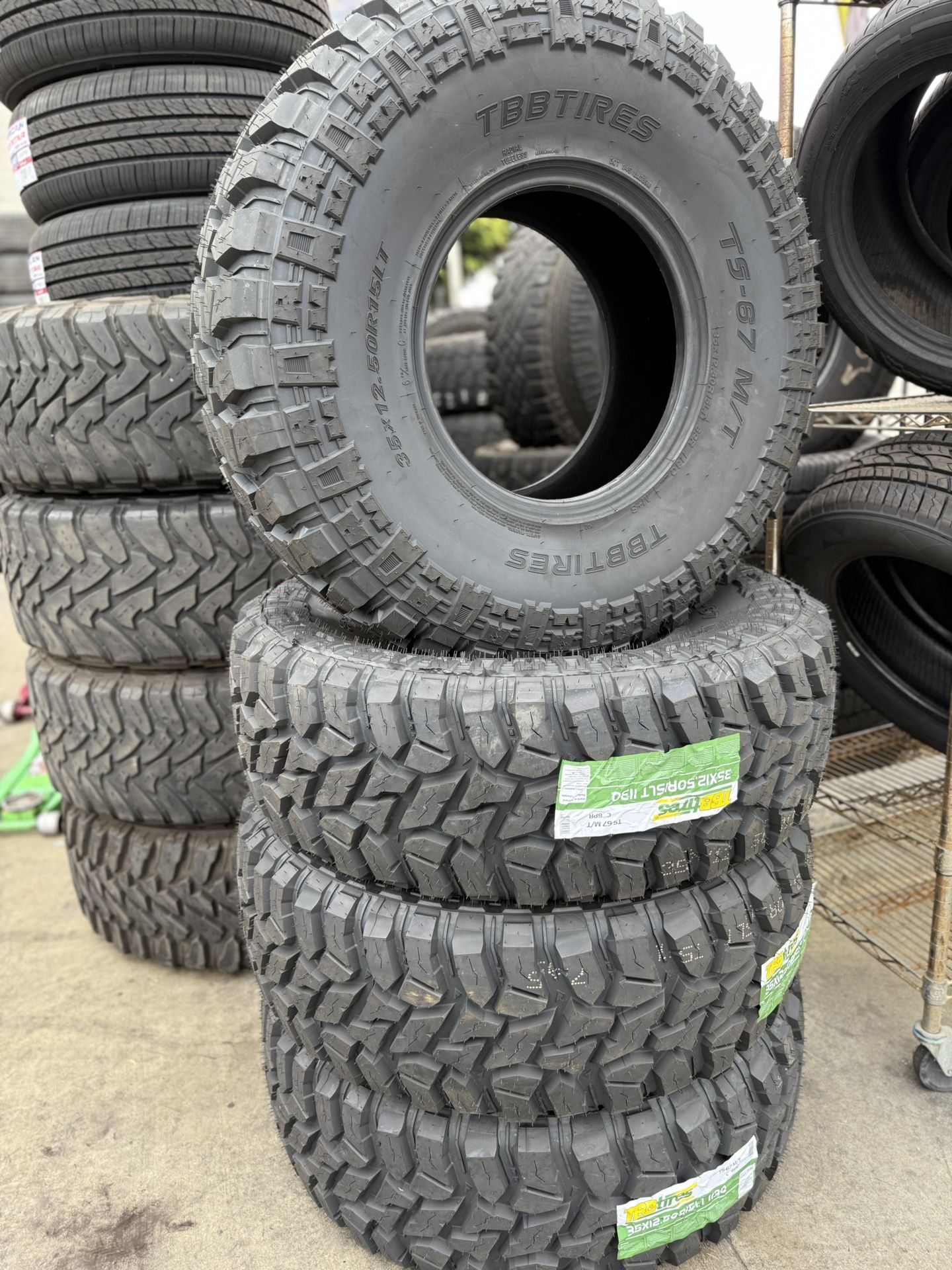 Vendo llantas nuevas LT 35/12,50/R15 Marca TBB TIRES M/T