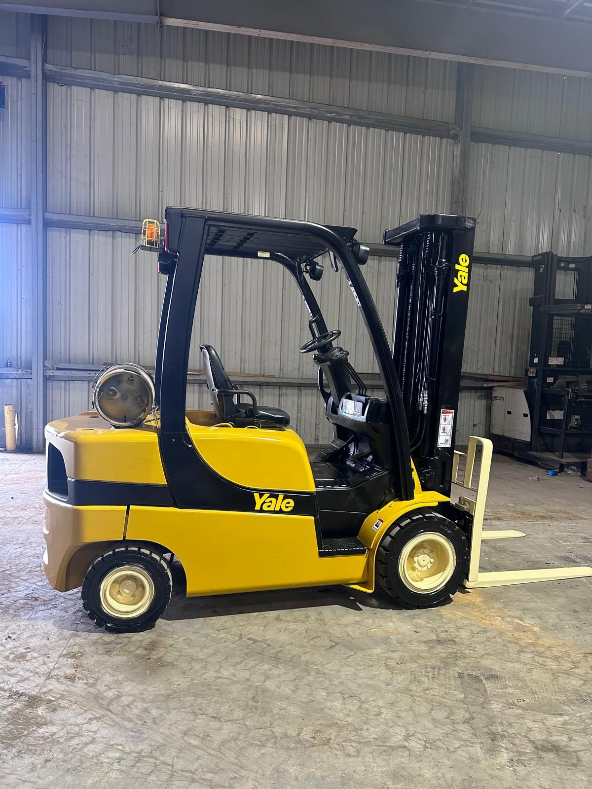 2015 Yale 5000 lbs capacity forklift