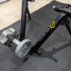 CycleOps Fluid Bike Trainer w/ Mat And Front Wheel Holder