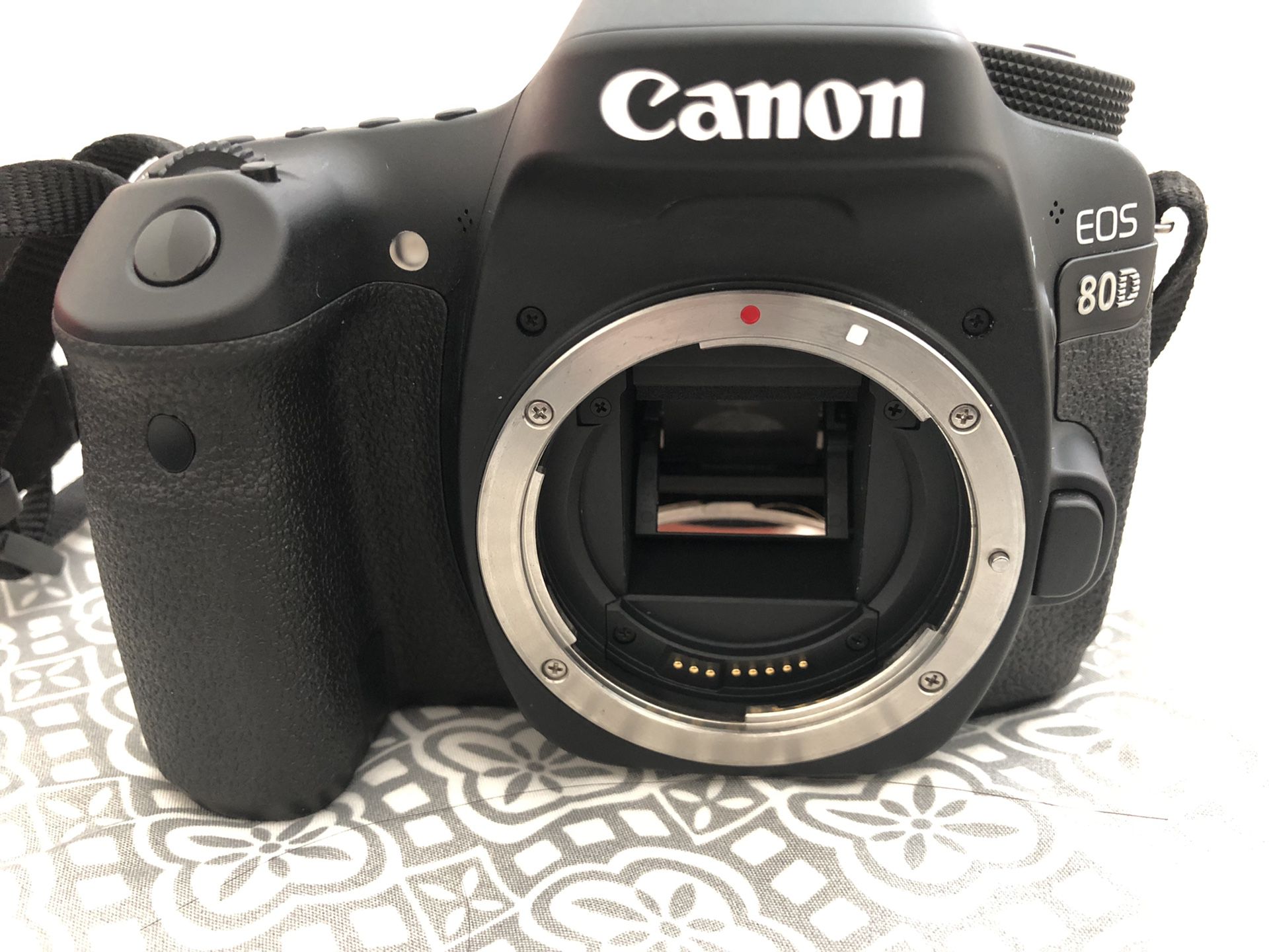 Like New: canon 80D ,canon 17-40mms f4l , SanDisk 256GB Estreme PRO,Zikos battery grip for canon80d