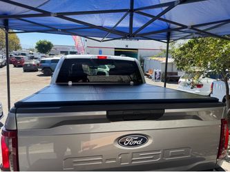 New Hard Trifold Cover 2015-2026 Ford F150 5.5ft  Tapa Dura que dobla en tres