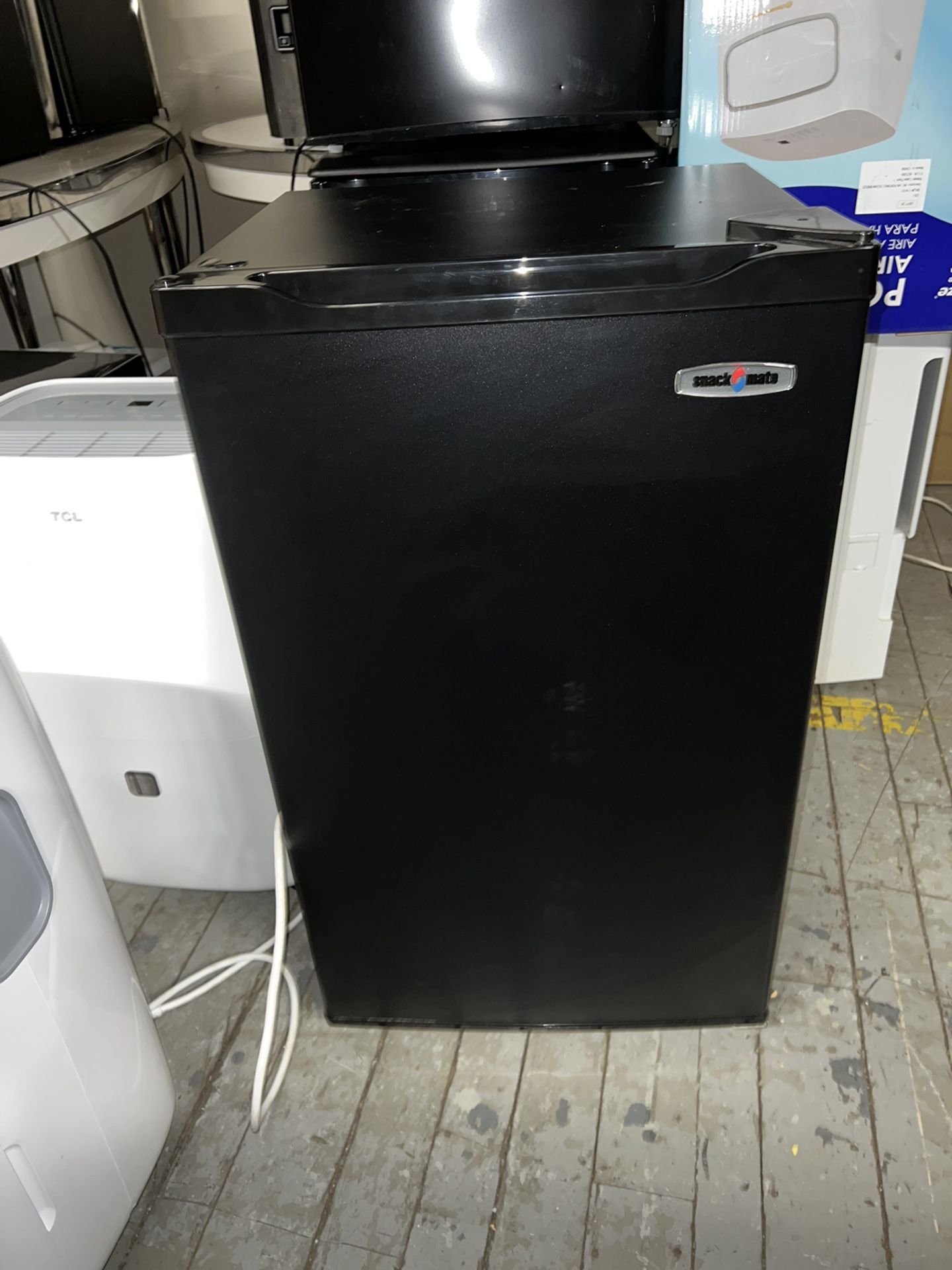 New Snack Mate Mini Refrigerator