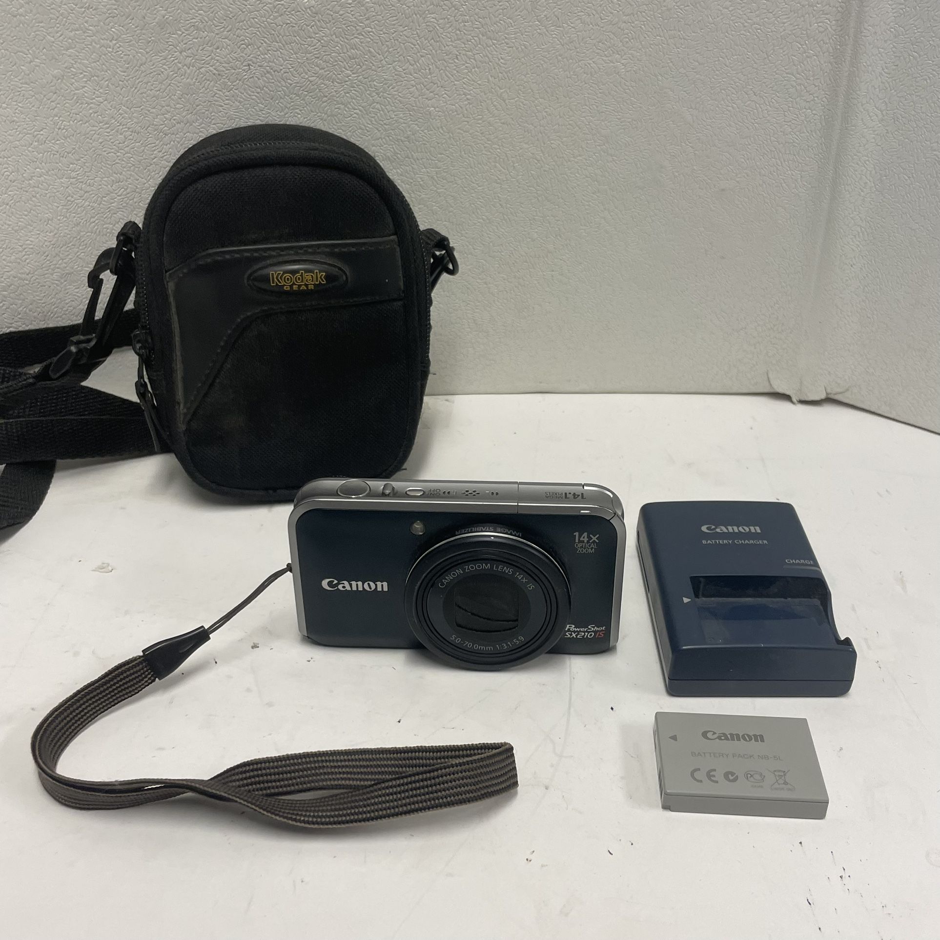 Canon PowerShot SX210 IS 14.1MP Digital Camera 14x Zoom W/ Battery And Charger