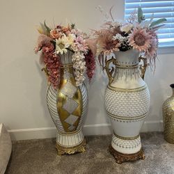 Elegant Decorative Vases With Flowers