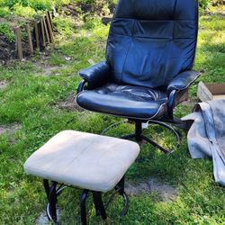 Chair With Ottoman (Free)