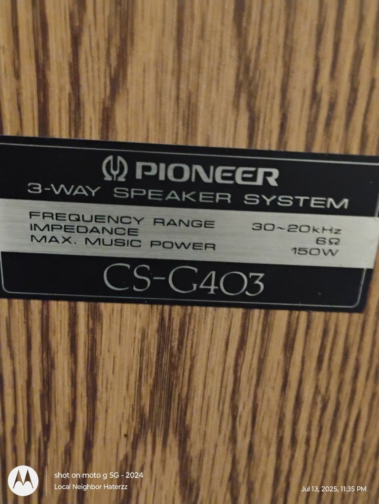 2 Pioneer Speakers Read Discription