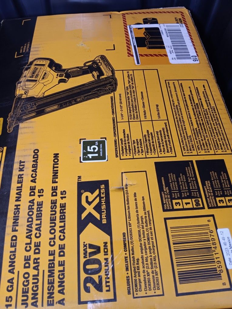 Dewalt 20 Volt Cordless Angle Finish Nailer/ 2 Batteries/charger/gloves/2 1/2 Nails/2nails/sandpaper