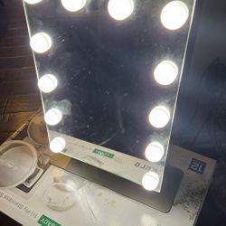 iHome Hollywood Vanity Mirror – LED, Bluetooth, USB