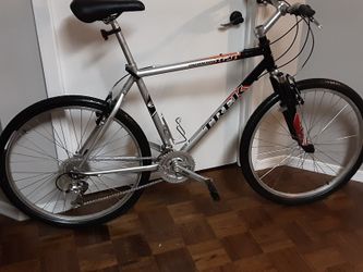 Impeccable.... trek TREK ..... MENS 820 Large  26" Tires