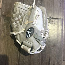 Rawlings 10.5 “Girls” Highlight Series Softball Glove