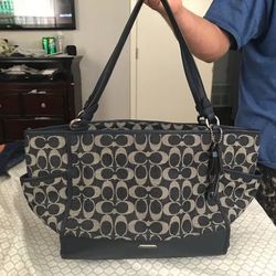 XL AUTHENTIC COACH PURSE$125