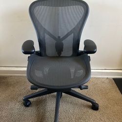 Herman Miller Aeron Chair. Size B