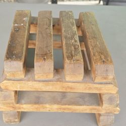 WOOD RISER