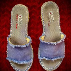 BOBS FLAT FABRIC SLIPPER.
SIZE: 7.
GOOD CONDITION!