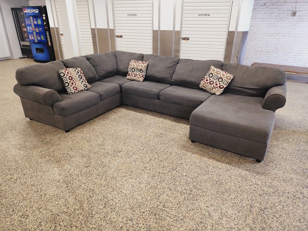 Large Sectional (I CAN DELIVER)