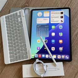 iPad Pro 12.9” (2020 model) 4th Generation 512GB with  keyboard case and pen & Accessories