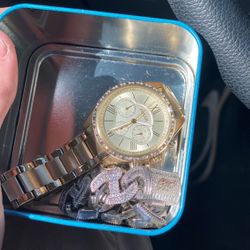 GLD Rinestone Bracelet And Fossil Watch 